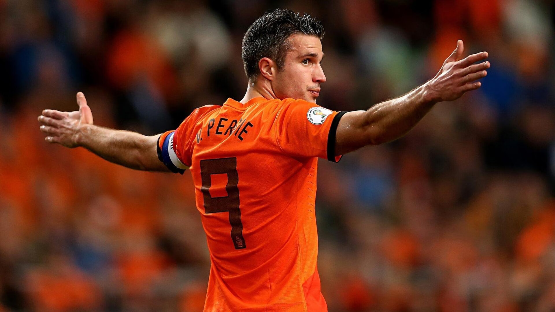 “举重赛场：高新体育中心选手背负全球期待，力争最高荣耀”