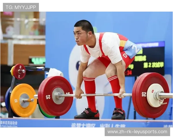 举重青年破纪录,替补席惊呆全队 举重青年破纪录,替补席惊呆全队