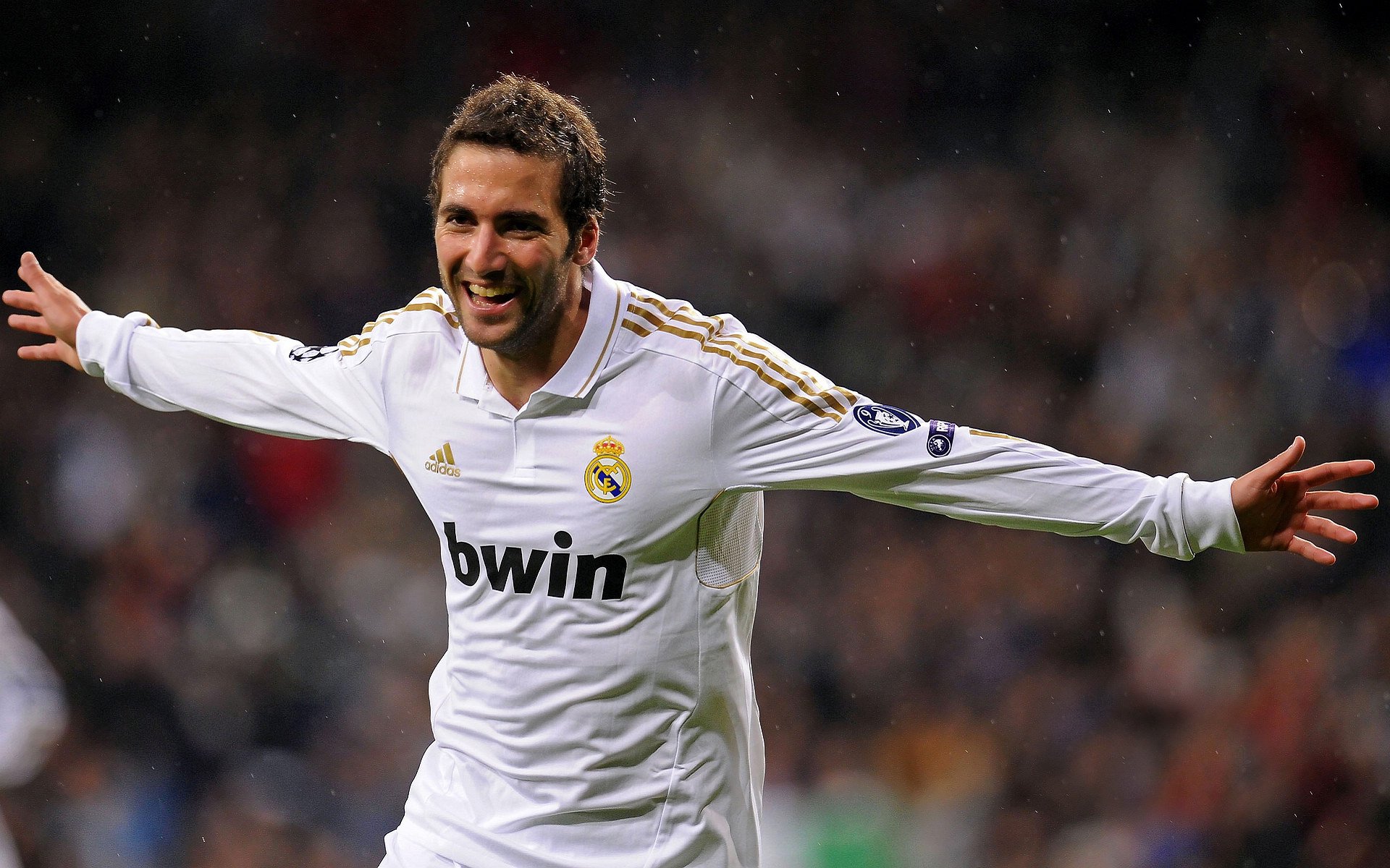 东亚杯中国队迎战 球迷关注度持续攀升，东亚杯参赛球队